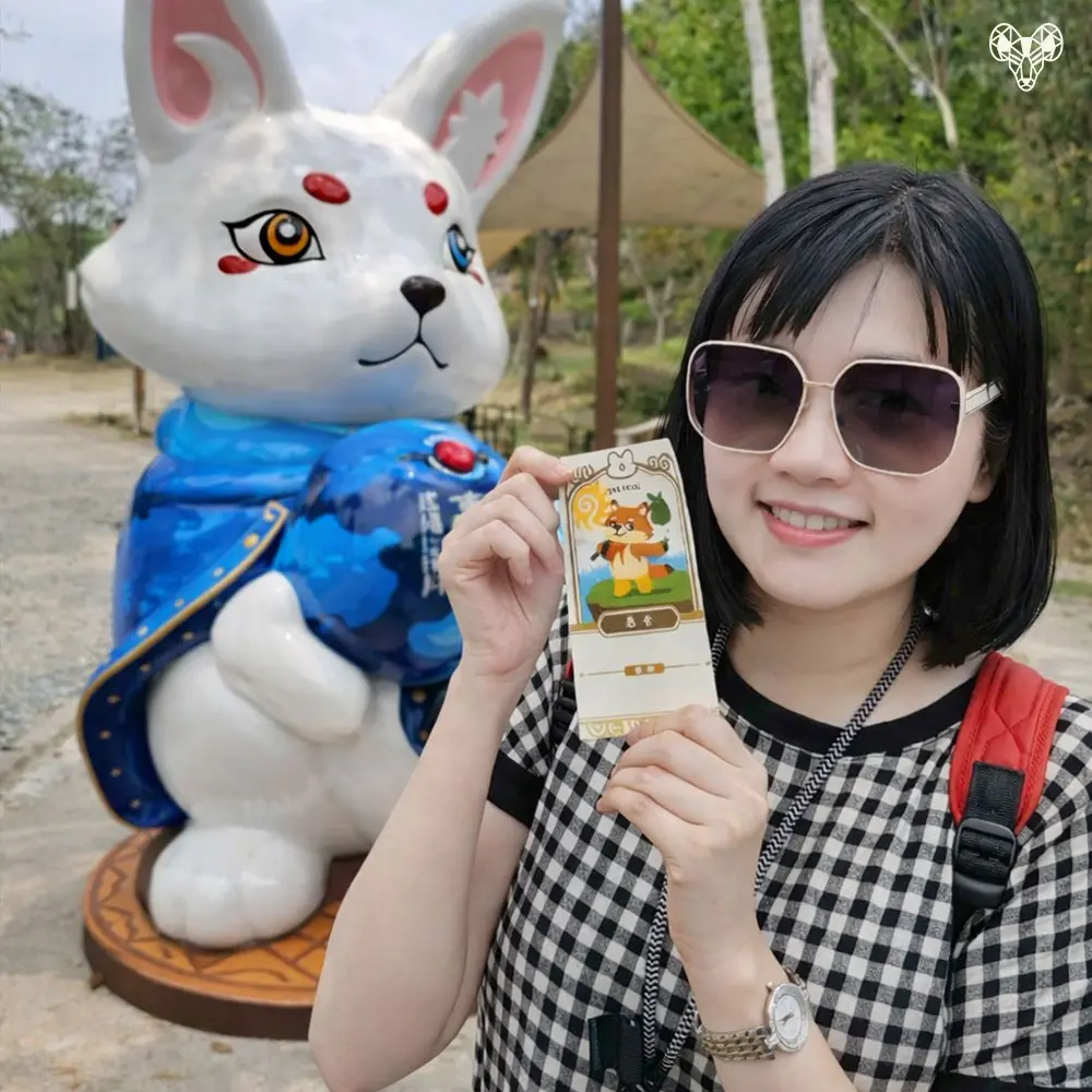 野森動物學校裡草野嘉與狐狸塔羅師的擺拍